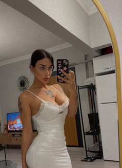 Kayla Kesken - Transsexual escort in İstanbul Photo 10 of 19