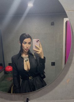 Kayla Kesken - Transsexual escort in İstanbul Photo 16 of 19