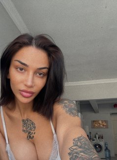 Kayla Kesken - Transsexual escort in İstanbul Photo 14 of 20