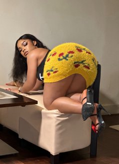 Kayla - escort in Accra Photo 2 of 4