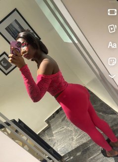 Kayla - escort in Accra Photo 3 of 4