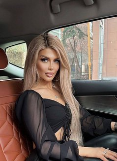 Kayla - escort in Beirut Photo 1 of 11