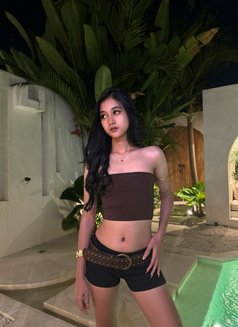 Kayla, Skinny young girl - puta in Bali Photo 5 of 9