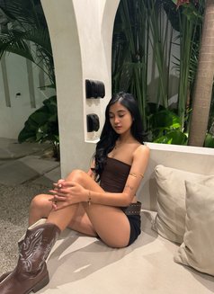 Kayla, Skinny young girl - puta in Bali Photo 6 of 9