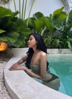 Kayla, Skinny young girl - puta in Bali Photo 8 of 9