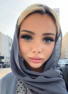 Kaylie - puta in Dubai Photo 1 of 18