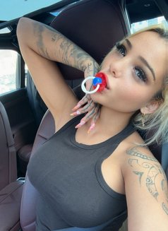 Kaylie - puta in Dubai Photo 2 of 18