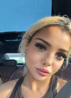 Kaylie - puta in Dubai Photo 3 of 18