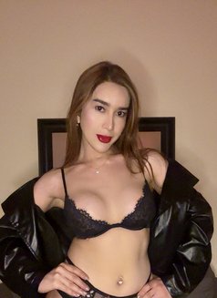 Kcey - Transsexual escort in Abu Dhabi Photo 2 of 6