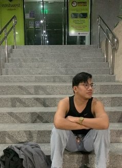 Available to meet - Male escort in Manila Photo 2 of 7