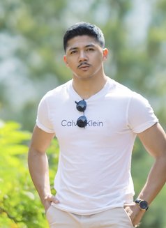 Keenan Alfariz - Male escort in Riyadh Photo 7 of 9