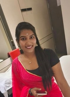 Keerthi Private Young Lady Abu Dhbai - puta in Abu Dhabi Photo 9 of 13