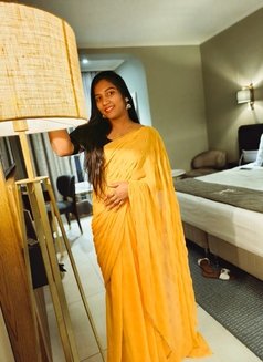 Keerthi South Indian Young - escort in Abu Dhabi Photo 9 of 11