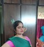Keerti - puta in Hyderabad Photo 1 of 2