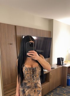 Keissy Hennessey - escort in Edmonton Photo 5 of 12