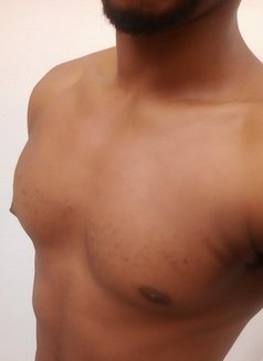 Keith - Male adult performer in Lagos, Nigeria Photo 1 of 2