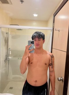 Keith Young & Innocent - Male escort in Makati City Photo 1 of 4