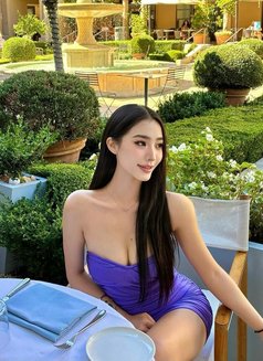 Kelly - escort in Beijing Photo 3 of 5