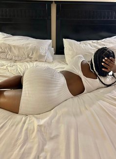 Julie - puta in Kampala Photo 2 of 3