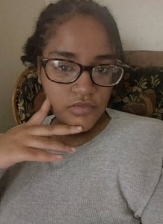 Kelly - escort in Riyadh Photo 1 of 2