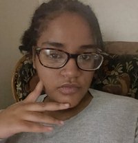 Kelly - escort in Riyadh Photo 1 of 2