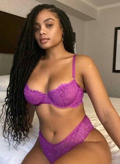 Winny - escort in Doha Photo 4 of 5