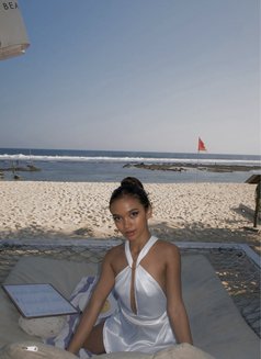 Kelly - escort in Kuala Lumpur Photo 6 of 8