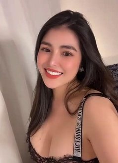 Kelly - escort in Doha Photo 2 of 5