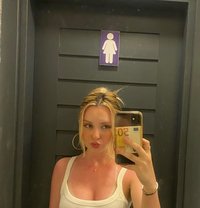 Kelly From Ukraine - puta in Riyadh Photo 1 of 5