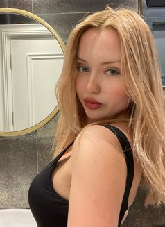 Kelly From Ukraine - puta in Riyadh Photo 5 of 5