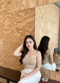 Kelly - escort in Dubai Photo 9 of 13