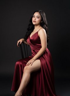 Kelly - escort in Dubai Photo 10 of 13