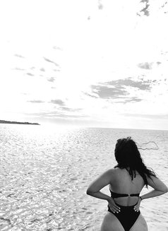 Kelly - escort in Nairobi Photo 2 of 4