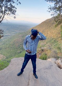 Kelly - Male escort in Nairobi Photo 2 of 2