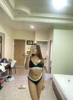 Kelly - Transsexual escort in Phuket Photo 2 of 3