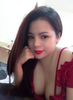 Kelly - escort in Muscat Photo 1 of 4