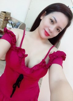 Kelly - escort in Muscat Photo 2 of 4