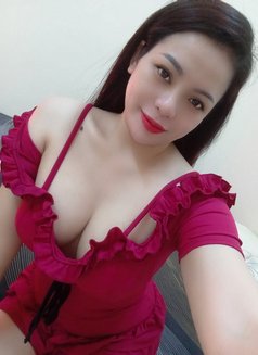 Kelly - escort in Muscat Photo 3 of 4