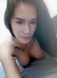 Ts maxine - Transsexual escort in Macao Photo 2 of 13