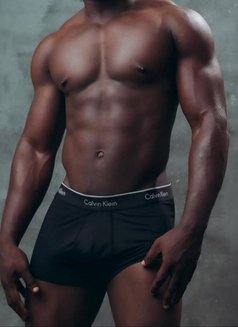 Kelvin - Acompañantes masculino in Dubai Photo 4 of 6