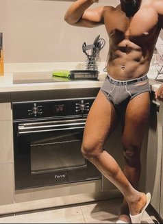 Kelvin - Acompañantes masculino in Dubai Photo 6 of 6