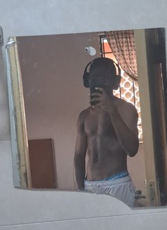 Kelvin - Acompañantes masculino in Lagos, Nigeria Photo 1 of 3