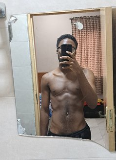 Kelvin - Acompañantes masculino in Lagos, Nigeria Photo 2 of 3