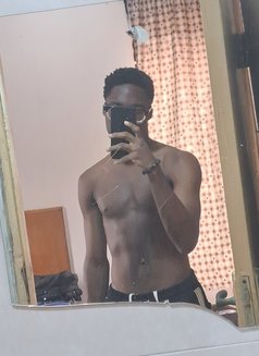 Kelvin - Acompañantes masculino in Lagos, Nigeria Photo 3 of 3