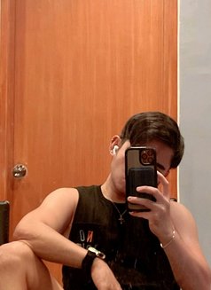 Ken - masseur in Manila Photo 5 of 5