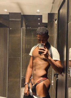 Ken - Male escort in Al Manama Photo 1 of 2