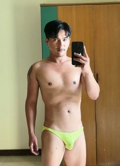 Ken - Male escort in Bangkok Photo 1 of 3