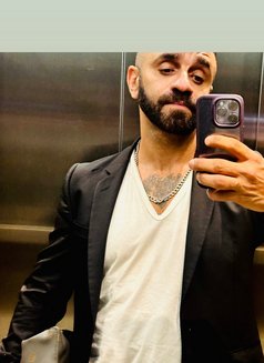 Kenan - Acompañante masculino in Beirut Photo 7 of 10