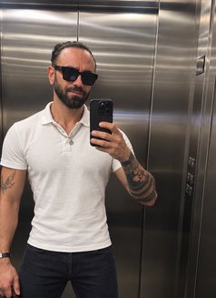 Kenan M - Acompañantes masculino in Beirut Photo 2 of 5
