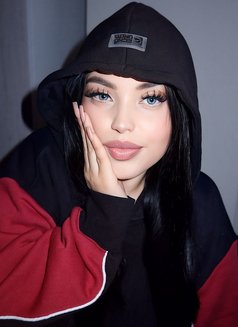 Kendall NEWHATSAPP - puta in Abu Dhabi Photo 2 of 7